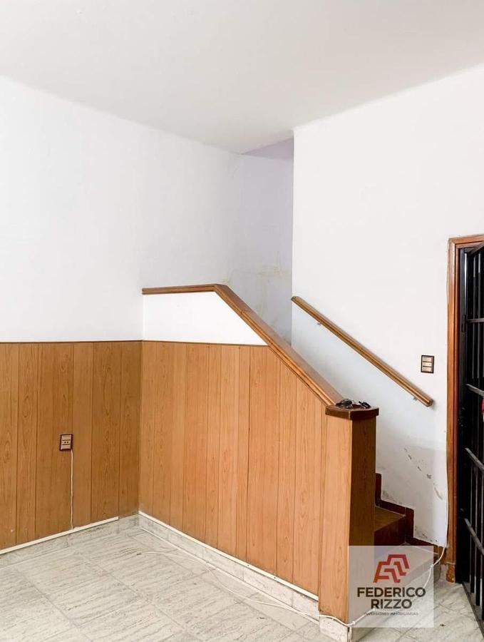 Escalera de casa en venta en Alta Córdoba sobre Isabel La Católica